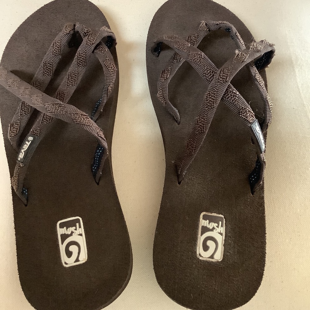 Womens chocolate brown Teva mush sandals size 8